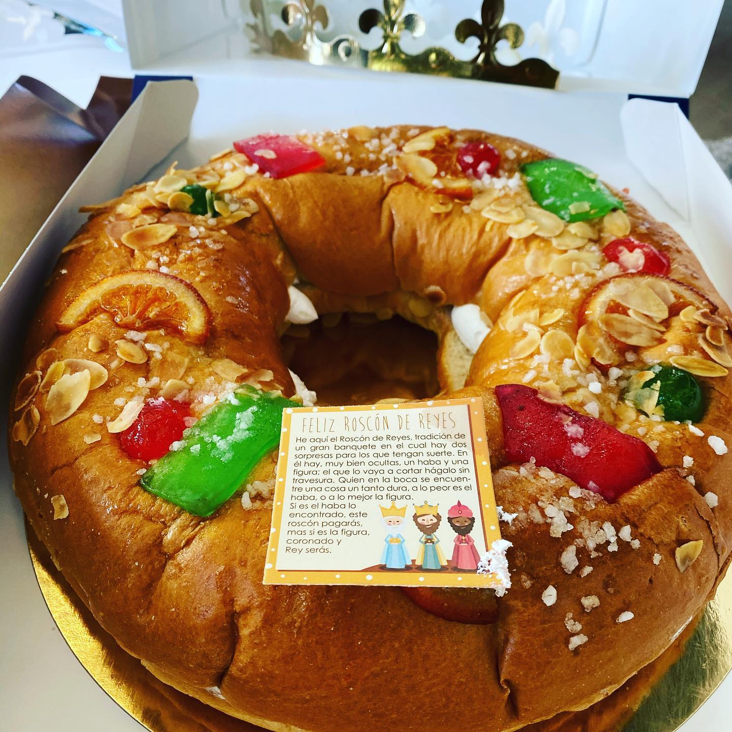 Roscón de Reyes 2021 en Talleres Axarquía S.L. felicitacion navidad 2020 talleres Axarquia, chapa y pintura, tu taller de confianza, seguros, taller concertado, axarquia, velez malaga, malaga, compañías aseguradoras,